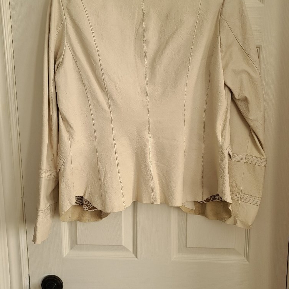 Ladies Learher Jacket - Picture 4 of 4